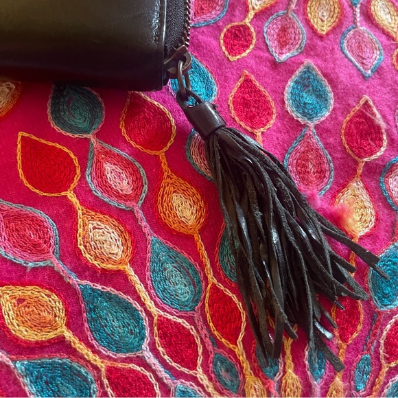 Wonderfully detailed Cole Haan black leather wallet! Measures apx 8 x 4“. EUC. - Picture 12 of 12